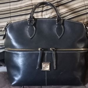 DOONEY & BOURKE HAND BAG.